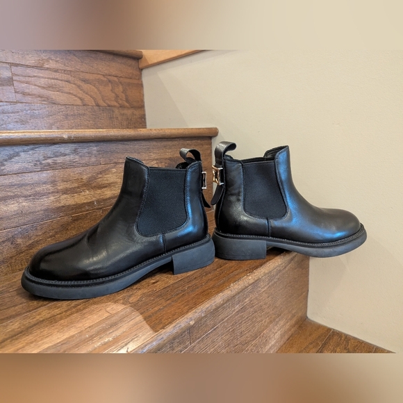 Black Spade Chelsea Boots With Gold Hardware Sz 6.5 /235 Vegan Leather - Picture 10 of 14